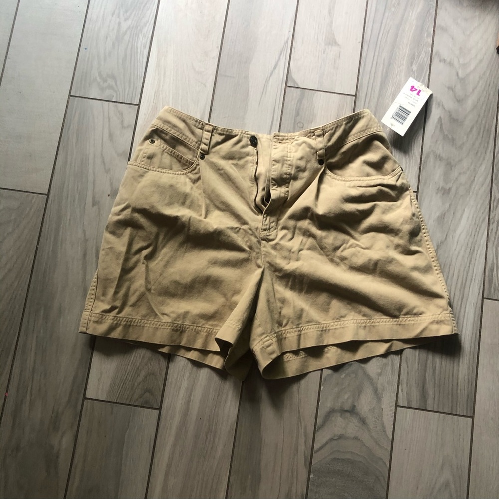 NWT Lizwear women’s VINTAGE size 14 khaki shorts (classic)